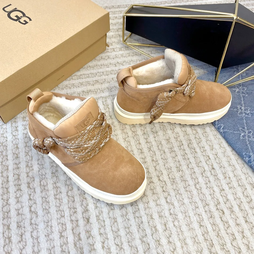 【UGG】 P: 560💰 Men's size 40 to 44 2025 new style 𝑼𝑮𝑮•Men's ◾️. Winter snow boots and fur shoes, the matching coefficient is also 100% 💥 Very good-looking ✨ Full of fashion sense, wearing it makes you look more attractive📈 1⃣️ Upper: High-quality cow suede 2⃣️Inner lining: Integrated sheepskin imported from Australia🐑The lining is made of Australian lamb wool 3️⃣Outsole: Wear-resistant, lightweight, foamed and non-slip outsole
